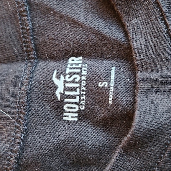 Hollister black Tshirt womans size small - Picture 2 of 4
